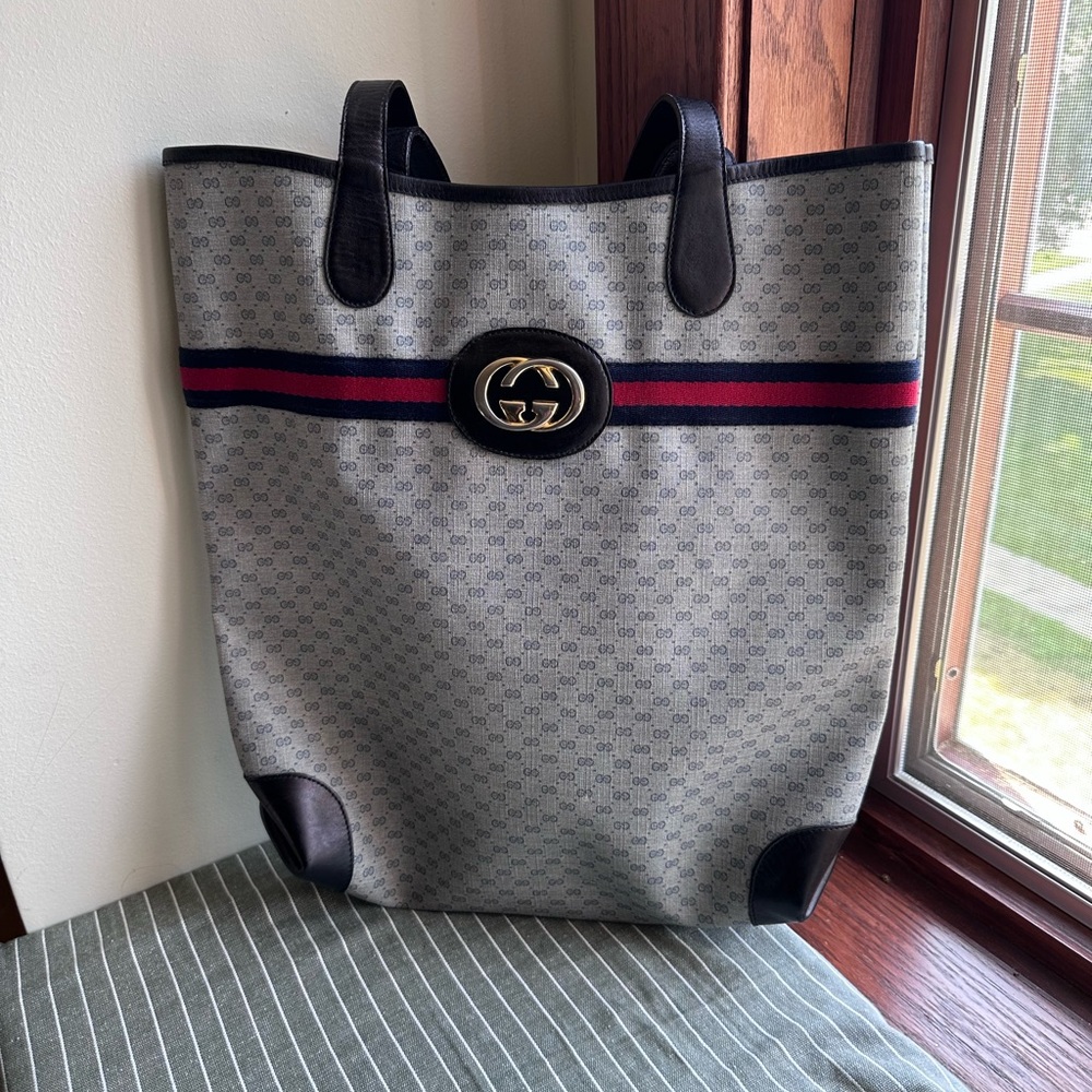 Gucci Elegant Red and Black Shoulder Bag - Picture 3 of 7